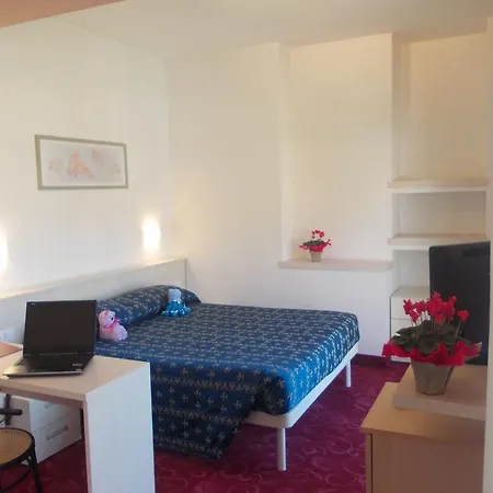 Hotel Croce Bianca Omegna Zimmer foto