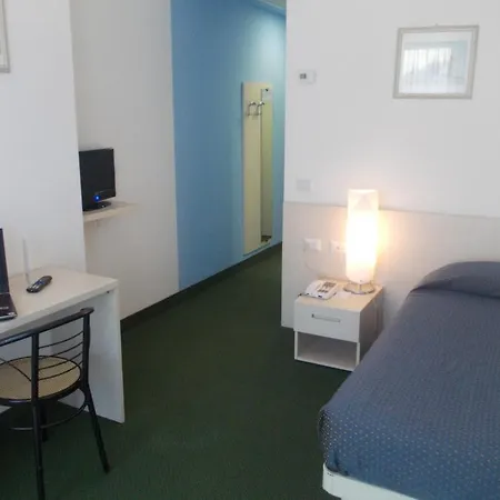 Hotel Croce Bianca Omegna Zimmer foto